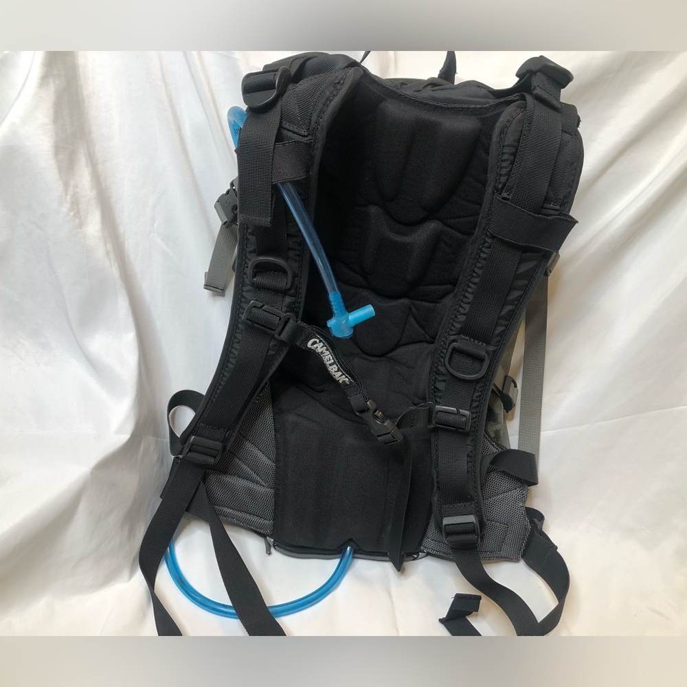 Camelback H.A.W.G. Hang Hydration Hiking/Biking Backpack - Picture 2 of 6